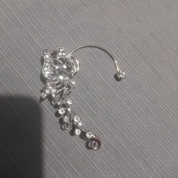 Fashionable And Elegant Butterfly Shaped Rhinestone Ear Clip - Picture 1 of 2